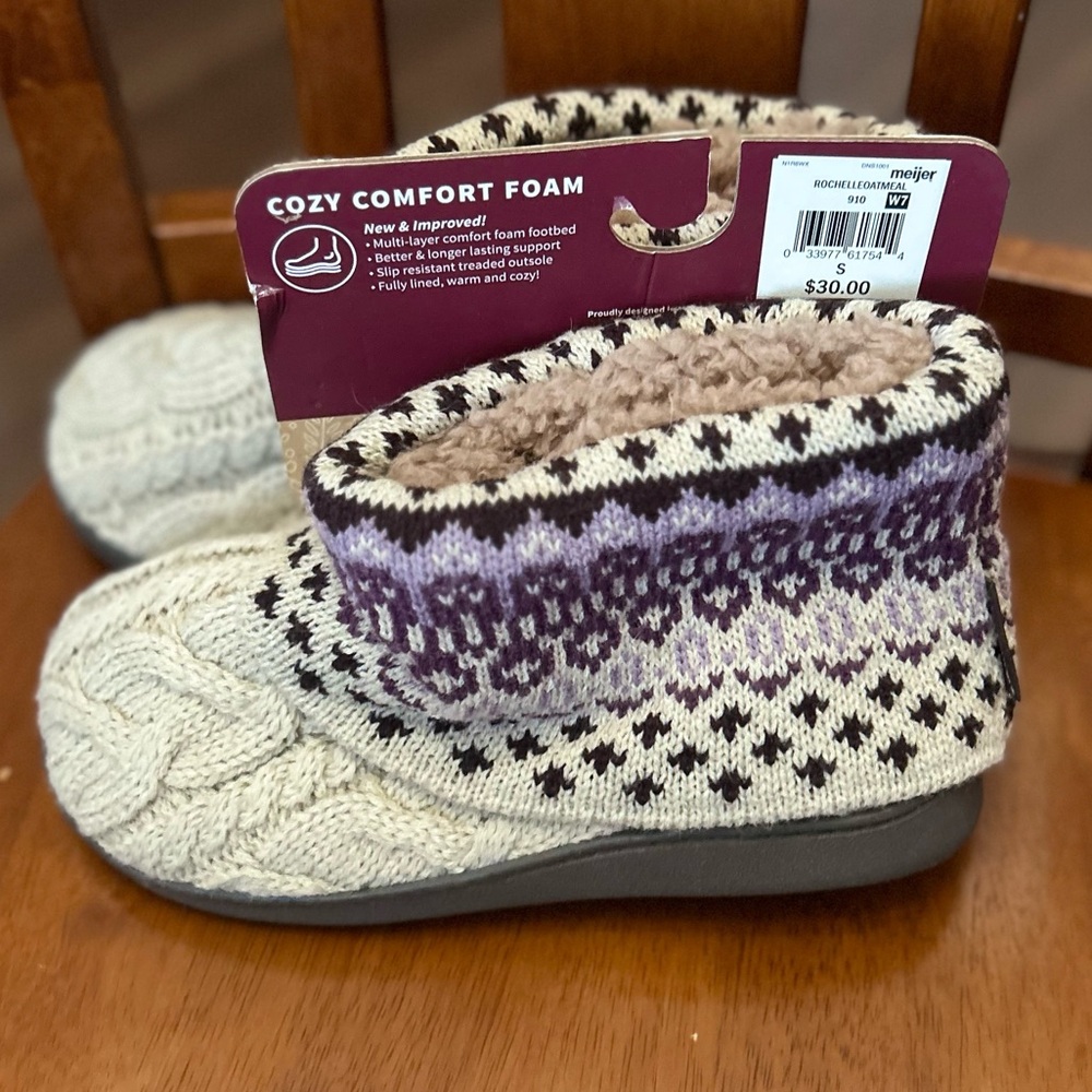 Muk Luks Slippers sz small 5/6